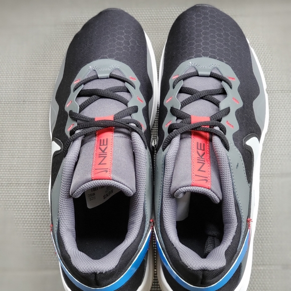 NEW Nike Legend Essential 2 Trainers shoes Size 10 - Picture 5 of 6